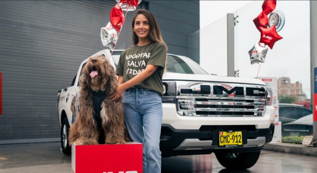 JMC fortalece su compromiso social y entrega una Grand Vigus a su embajadora de marca Tifa Grados para impulsar el rescate animal