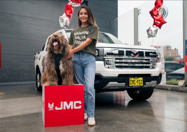 JMC fortalece su compromiso social y entrega una Grand Vigus a su embajadora de marca Tifa Grados para impulsar el rescate animal