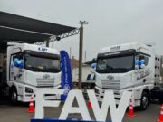 FAW, con el respaldo de San Bartolomé, entrega ocho modernos remolcadores JH6 480 HP GNV para fortalecer el transporte de carga pesada en el Perú