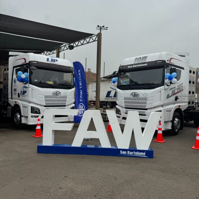 FAW, con el respaldo de San Bartolomé, entrega ocho modernos remolcadores JH6 480 HP GNV para fortalecer el transporte de carga pesada en el Perú
