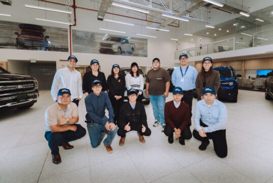 Ford Perú recibe a los estudiantes del programa Ford en una jornada práctica sobre datos y tecnología