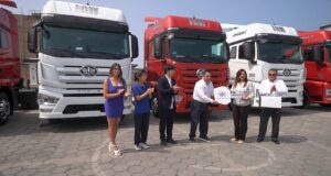 VIDEO: IPESA entrega 7 camiones FAW J7 a GNL a Santiago Rodríguez Banda