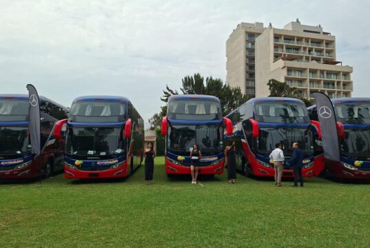 El Dorado incorpora cinco buses Mercedes-Benz O500 RSD 2448 entregados por Divemotor para fortalecer sus rutas en el norte del Perú