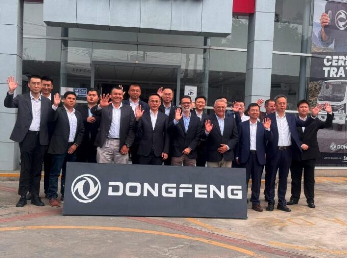 𝗨𝗻 𝗲𝗻𝗰𝘂𝗲𝗻𝘁𝗿𝗼 𝗾𝘂𝗲 𝗳𝗼𝗿𝘁𝗮𝗹𝗲𝗰𝗲 𝗲𝗹 𝗰𝗮𝗺𝗶𝗻𝗼 𝗱𝗲 𝗗𝗼𝗻𝗴𝗳𝗲𝗻𝗴 𝘆 𝗦𝗮𝗻 𝗕𝗮𝗿𝘁𝗼𝗹𝗼𝗺𝗲́ 𝗲𝗻 𝗲𝗹 𝗣𝗲𝗿𝘂́