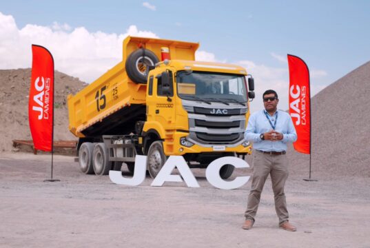 JAC Volquete de 15 m³ demuestra su desempeño en una cantera de Arequipa