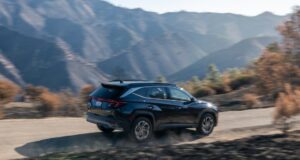 Hyundai Tucson Hybrid es reconocido entre los mejores vehículos para sillas infantiles en el ranking Best Cars for Car Seats 2026 de Cars.com