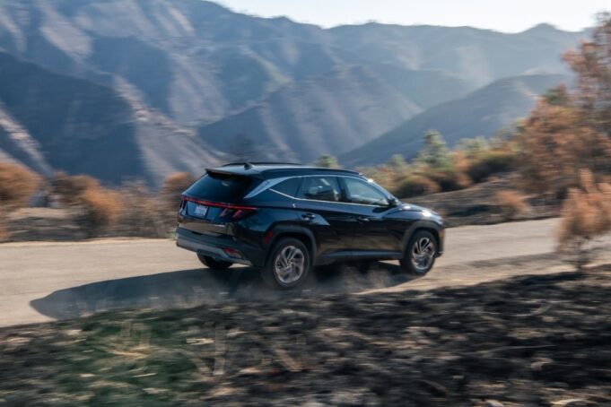 Hyundai Tucson Hybrid es reconocido entre los mejores vehículos para sillas infantiles en el ranking Best Cars for Car Seats 2026 de Cars.com