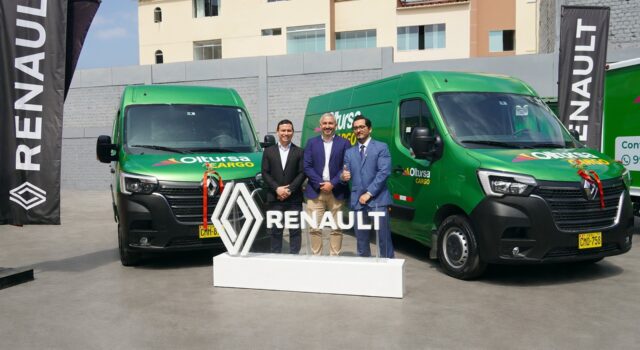 DERCO CENTER fortalece su alianza con Oltursa con la entrega de una nueva flota de vehículos RENAULT