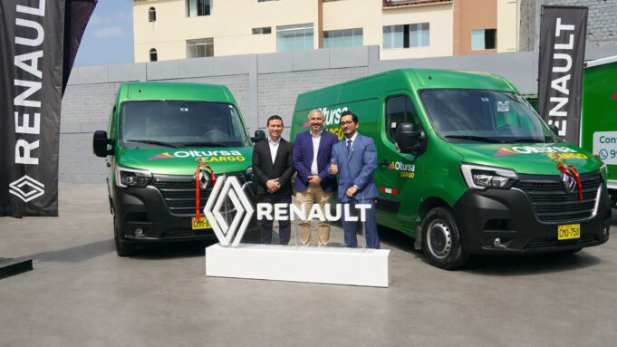 DERCO CENTER fortalece su alianza con Oltursa con la entrega de una nueva flota de vehículos RENAULT