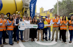 CAMC fortalece su presencia en el transporte pesado con la entrega de 90 mixers GNV a UNICON
