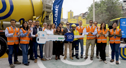 CAMC fortalece su presencia en el transporte pesado con la entrega de 90 mixers GNV a UNICON