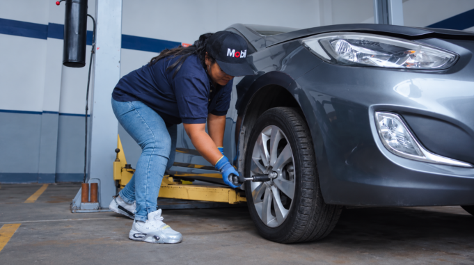 Terpel abre inscripciones a taller gratuito de mecánica automotriz para mujeres del Callao