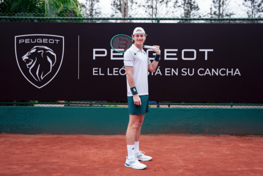 Ignacio Buse y Peugeot comparten una experiencia que llevó la pasión por el tenis a la cancha