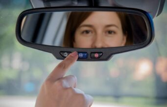 Conectividad inteligente: 5 herramientas para monitorear, localizar y controlar tu auto a distancia