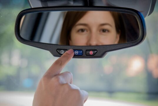 Conectividad inteligente: 5 herramientas para monitorear, localizar y controlar tu auto a distancia