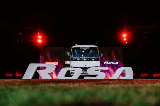 FUSO presenta el nuevo bus Rosa para transporte de personal
