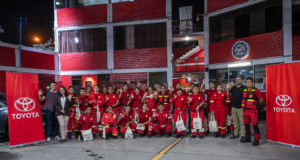 Bomberos de Lima Norte reciben capacitación para atender vehículos híbridos auto-recargables, híbridos enchufables y eléctricos