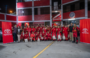 Bomberos de Lima Norte reciben capacitación para atender vehículos híbridos auto-recargables, híbridos enchufables y eléctricos