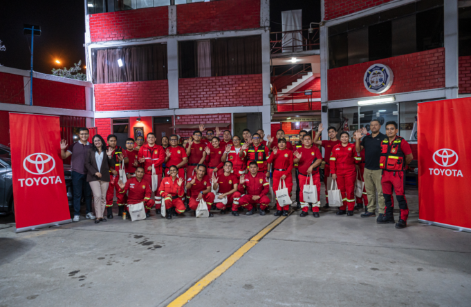 Bomberos de Lima Norte reciben capacitación para atender vehículos híbridos auto-recargables, híbridos enchufables y eléctricos