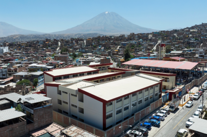 Ferreyros inaugura el moderno colegio Héroes del Cenepa en Arequipa mediante el mecanismo de Obras por Impuestos
