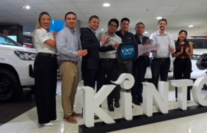 Toyota del Perú realiza la entrega de siete Hilux a APTIM mediante KINTO One Fleet