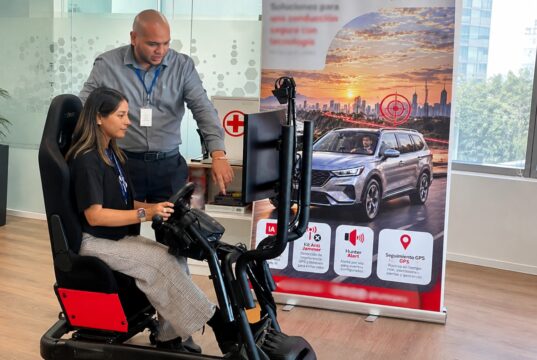 Conducir seguro en épocas de lluvia: Arval y Pacífico Seguros capacitan a colaboradores de Roche