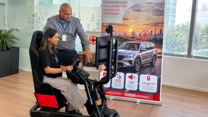 Conducir seguro en épocas de lluvia: Arval y Pacífico Seguros capacitan a colaboradores de Roche