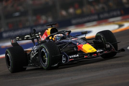 Red Bull Ford Powertrains celebra un hito histórico con la victoria en el GP de Singapur